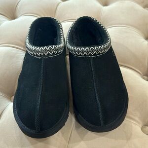 Ugg house slippers. USA size 9.